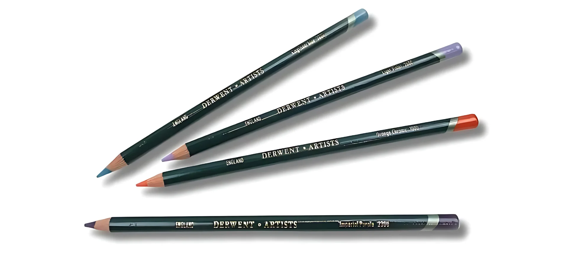 Derwent Artist Pencils: From Doodles to Masterpieces Derwent Artist Coloured Pencils. 4 pencils are laying in the center of the frame horizontally. The pencil tips are facing the left hand side of the frame and the back ends of the pencils are facing the right hand side of the frame. The pencils have an emerald green barrel and the back ends are colour dipped to match the colour of the lead. They are on a white background.